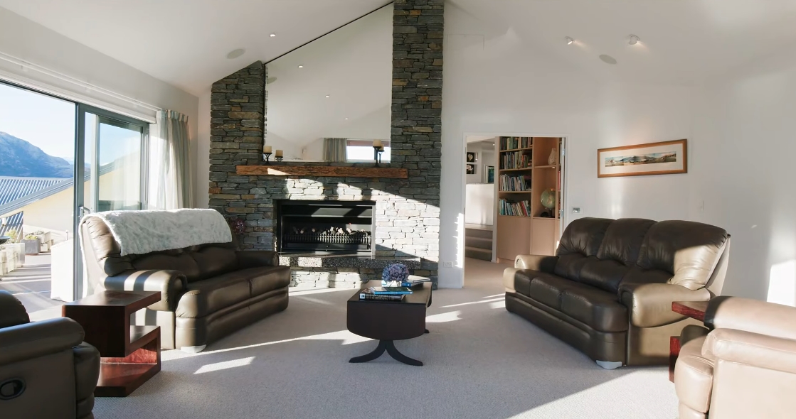 18 Interior Design Photos vs. 5 Milward Place, Kelvin Heights, Queenstown Luxury Home Tour