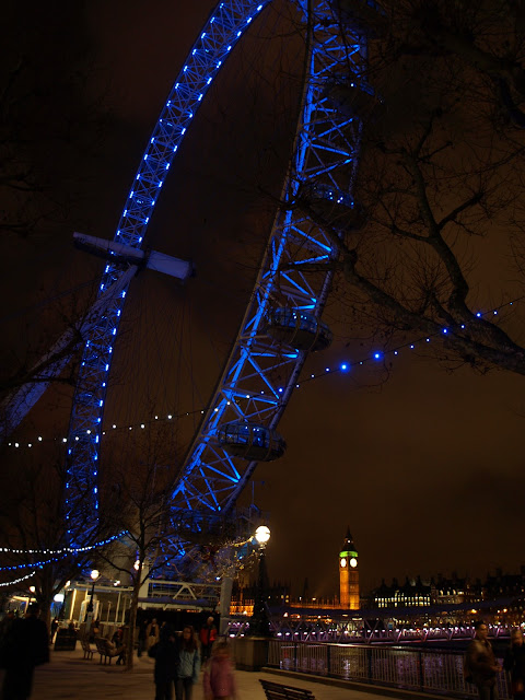 the london eye at night