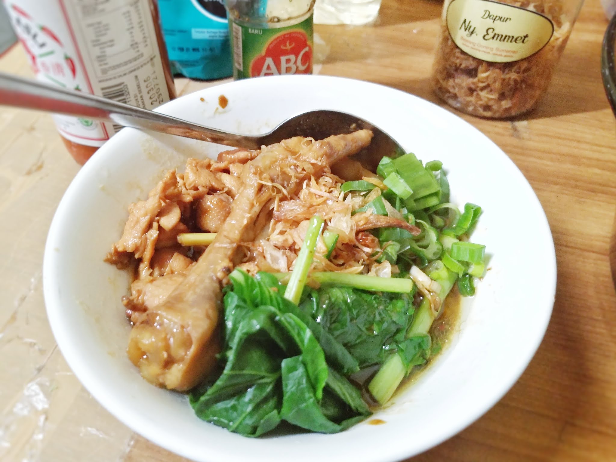 Resep dan Cara Memasak Mie Ayam Ceker Enak! Sang Pelancong Resep dan Cara Memasak Mie Ayam Ceker Enak! Sang Pelancong