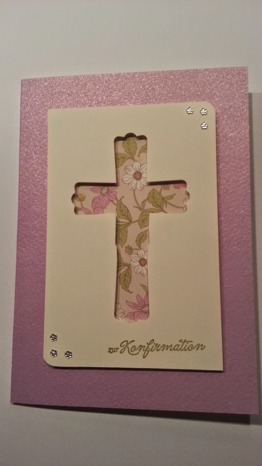 Designer Greetings Vatertags-Karte – Goldfarbenes Kreuz Mit Lilien, Spirituelle Dankeskarte