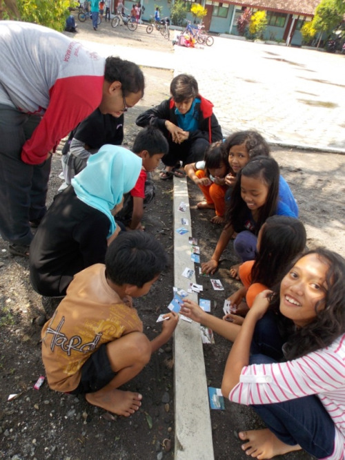 SEKOLAH BERJALAN SD KAMAL, GIRIMULYO, KULON PROGO Publikasikan book for mountain, we love book, sekolah berjalan ke 28