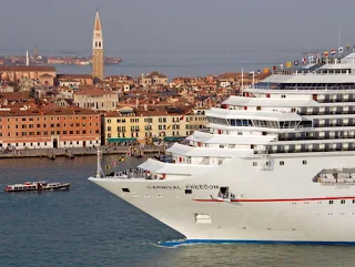 cruise ship in venice