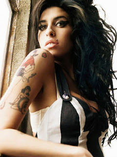 Amy Winehouse Foto de Amy Winehouse con tatuaje