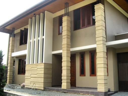 Tiang depan rumah type 30 dengan batu alam
