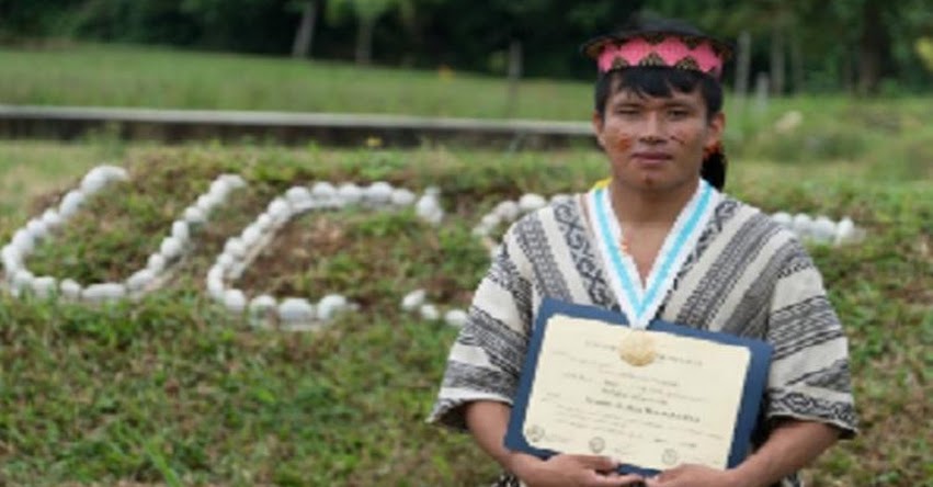 LUDWIN TURCO: Conoce al profesor matsigenka que enseña a niños del Bajo Urubamba LUDWIN TURCO: Conoce al profesor matsigenka que enseña a niños del Bajo Urubamba