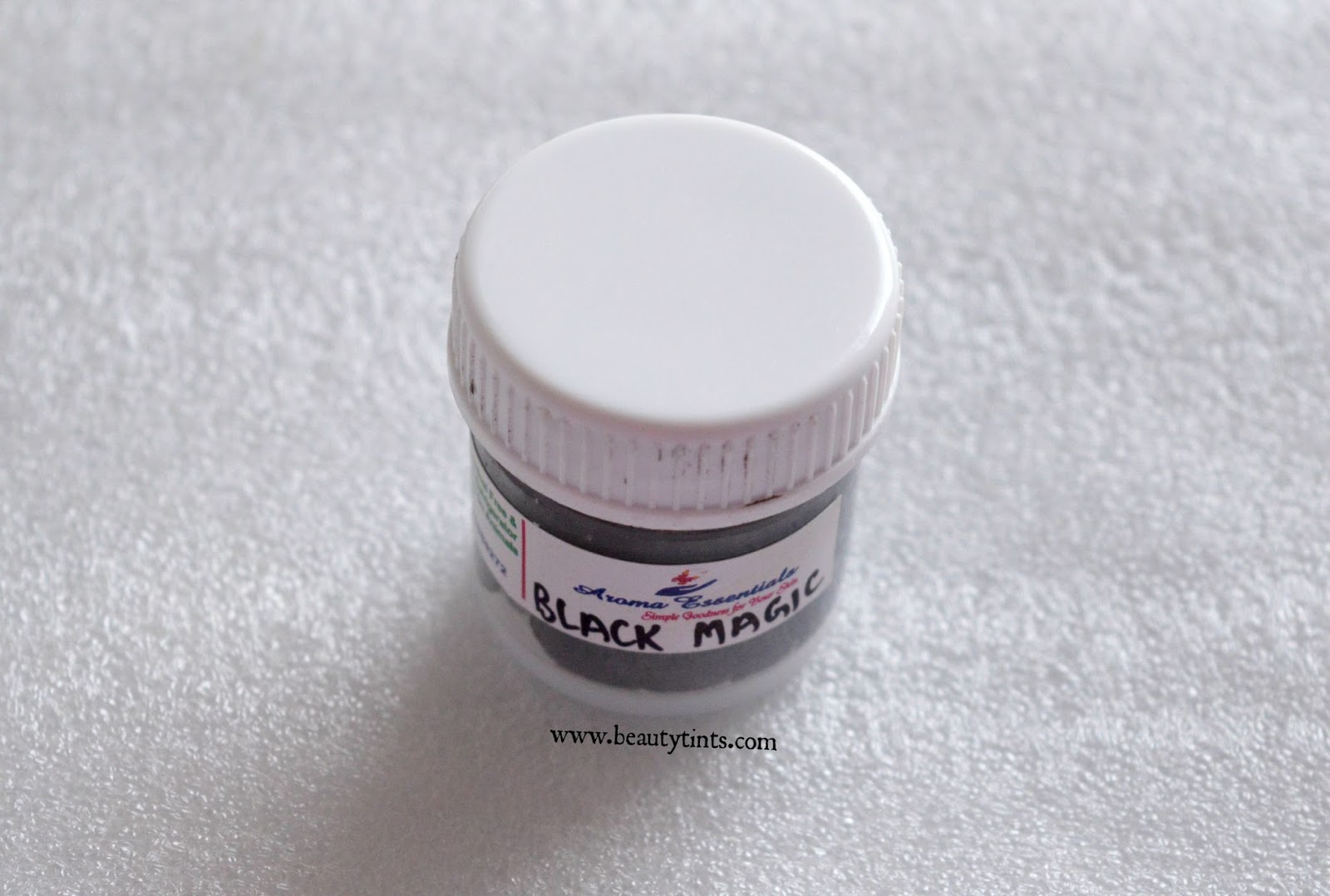 Sriz Beauty Blog Aroma Essentials Tomato Face Wash Review