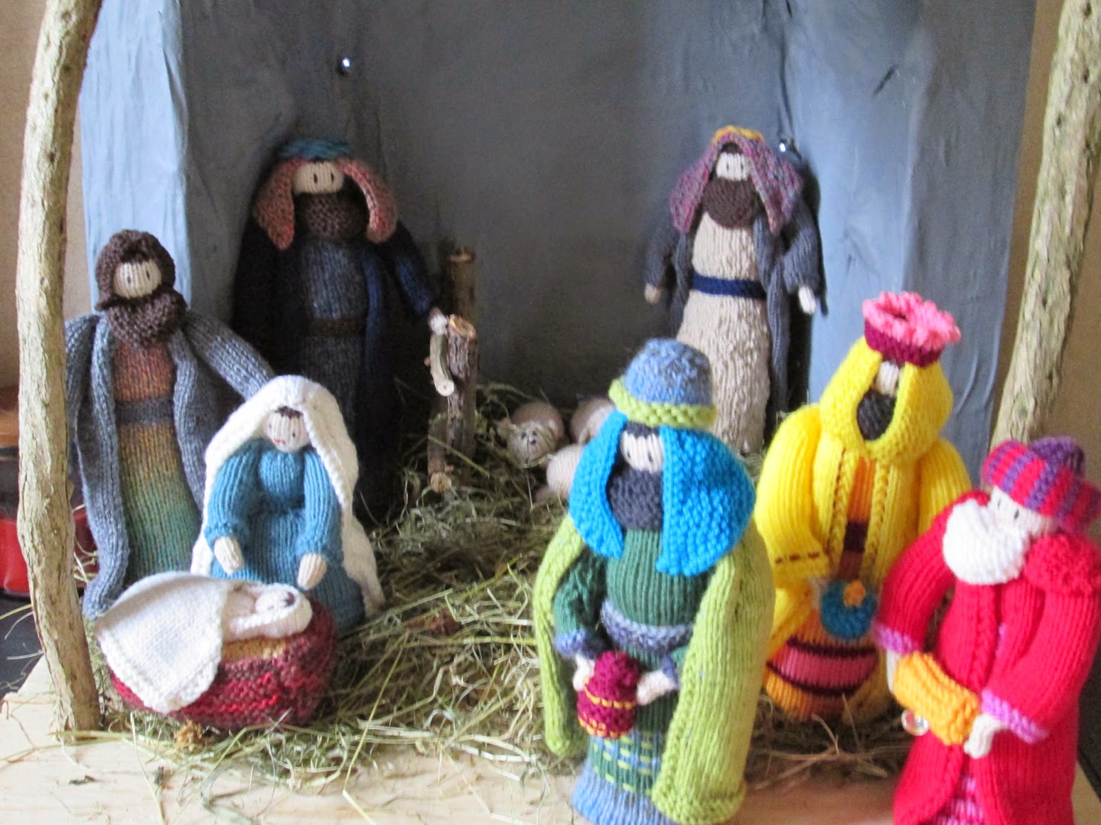 hookin' A yarn Knitted Nativity Set