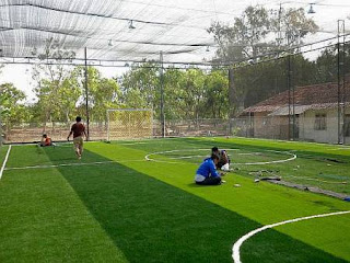 PEMASANGAN RUMPUT SINTETIS FUTSAL JUAL RUMPUT SINTETIS FUTSAL