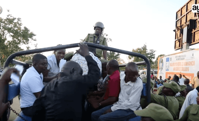 VIDEO: RC Makonda Alivyoamuru Wenyeviti Watano Kuchukuliwa na Polisi Katikati ya Mkutano