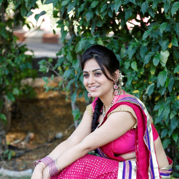 Aksha sidri hot navel and cleavage show in saree from telugu movie rye rye