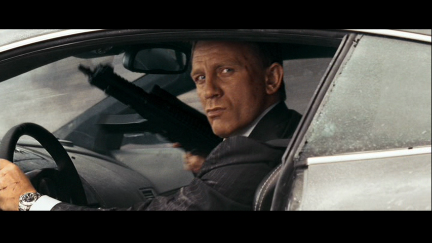 Quantum-of-Solace-James-Bond-Daniel-Craig-car-chase-gun.png