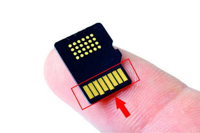 Bersihkan MicroSD Dengan Penghapus Pensil Cara yang paling umum untuk mengatasi MicroSD tidak terbaca dengan cara membersihkannya. Caranya cukup mudah, yang kamu butuhkan hanya penghapus pensil.