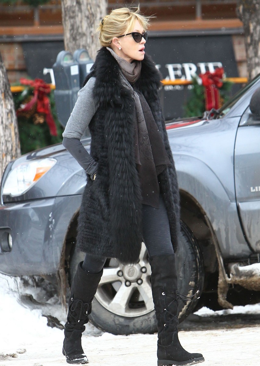 Melanie Griffith: Winter Chic in Aspen! | Hollywood Gossip 24