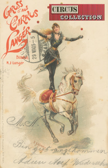 carte postale ancienne avec une écuyère debout sur le dos d'un cheval