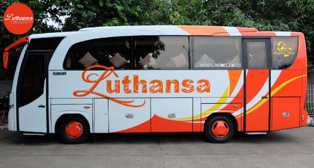 Jelajah Indonesia dengan Mewah: Panduan Lengkap Sewa Bus Pariwisata Lufthansa