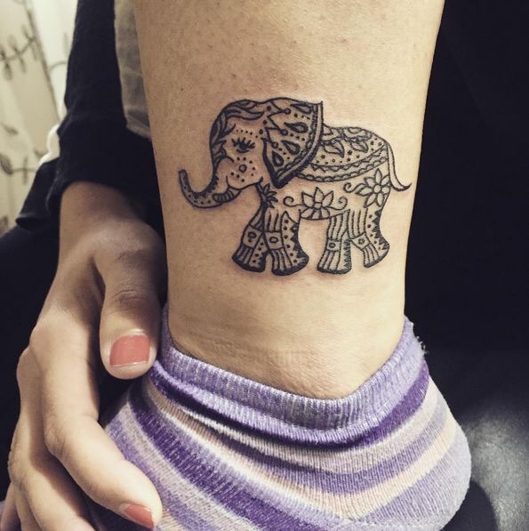 Tatuagens femininas de elefante Tatuagens femininas de elefante