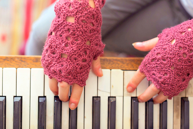 Bohemian lace fingerless gloves Crochet pattern