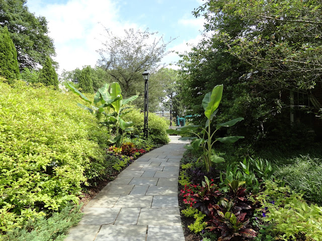 danger garden: Hillwood Estate; our first official stop on the 2017