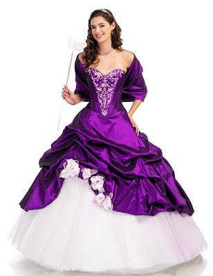 Vestido de quiceañera (15 años) Foto de mujer con vestido de quinceañera color morado