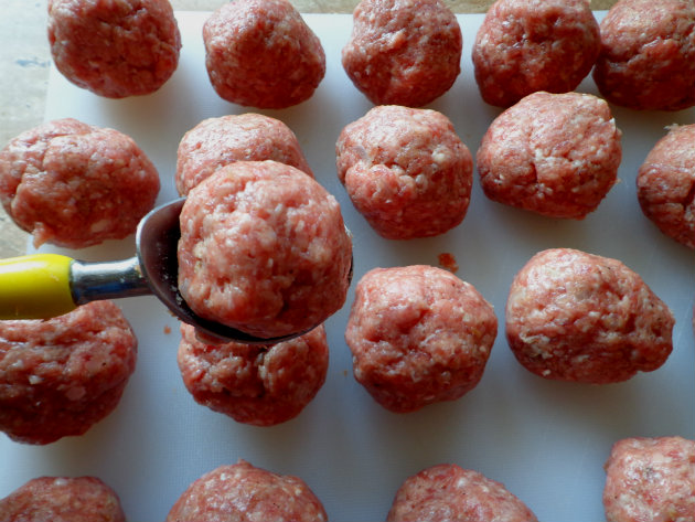 Švedske (Ikea) mesne okruglice 3 korak pripreme Swedish (Ikea) meatballs by Laka kuharica: form about 24 meatballs