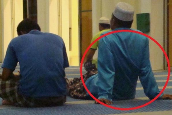 Ternyata Duduk Seperti Ini Dilarang Oleh Rasulullah SAW Ternyata Duduk Seperti Ini Dilarang Oleh Rasulullah SAW