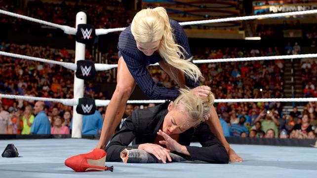 RAW NEWS - Hadiah Rusev untuk Summer Rae - WWE Indonesia