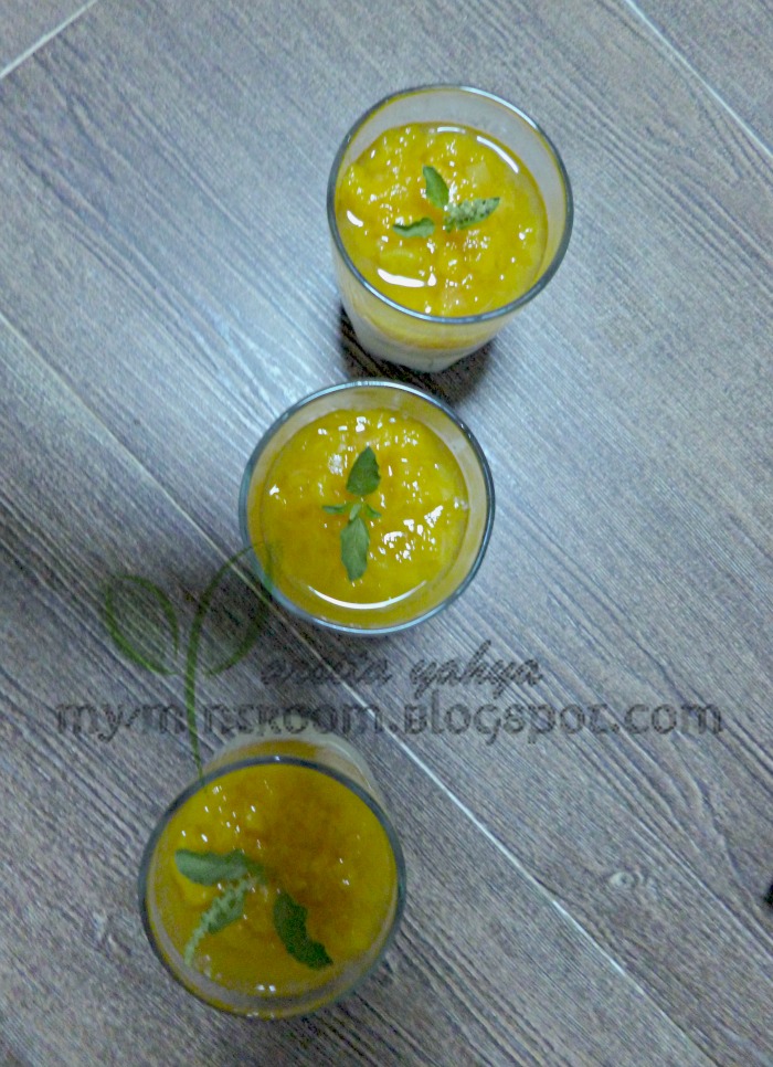 my mintroom Yogurt Panna Cotta with Peach Jelly