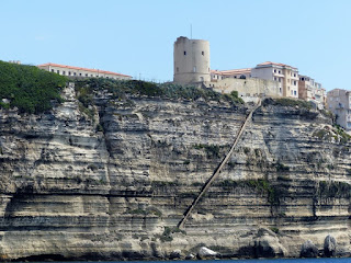 Les falaises de Bonifacio et l'escalier du roi d'Aragon Les falaises de Bonifacio et l'escalier du roi d'Aragon