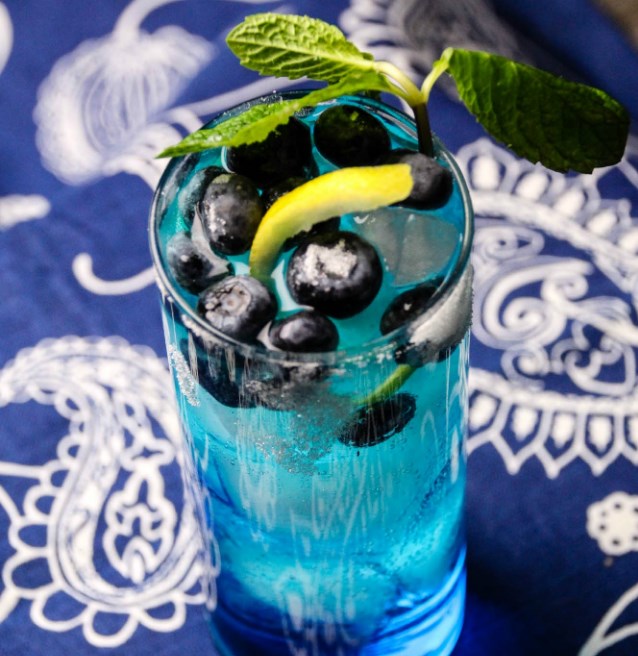 Bangin’ Blueberry Lemonade #bluedrink #summer