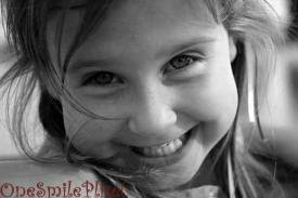 La sonrisa de una niña te puede hacer más feliz de lo que piensas..