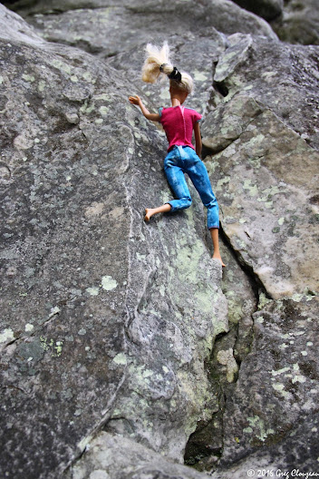 Barbie a fait de l'escalade à Fontainebleau (C) Greg Clouzeau Barbie a fait de l'escalade à Fontainebleau (C) Greg Clouzeau