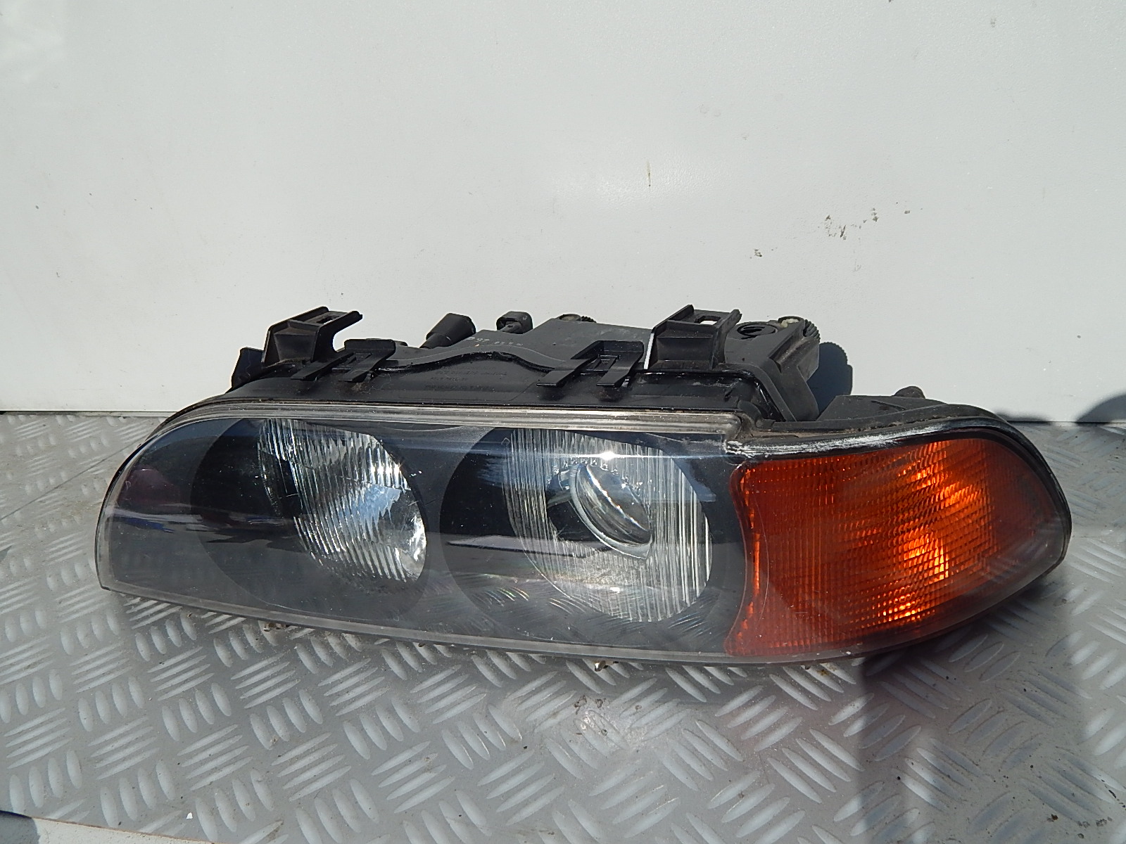 Naprawa świateł samochodowych BMW e39 lewa kompletna