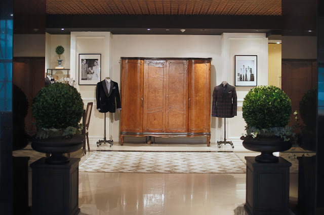 Recoger el traje del novio - Foto: www.garrisonbespoke.com Recoger el traje del novio - Foto: www.garrisonbespoke.com