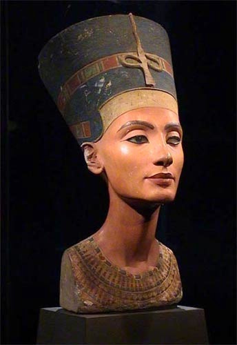 Busta Nefertiti/publikováno z oko.yin.cz