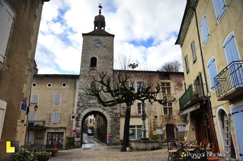 Châtillon en diois place du reviron photo Pascal Blachier