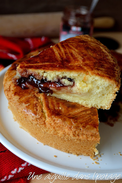 Gâteau basque à la confiture de cerise noire