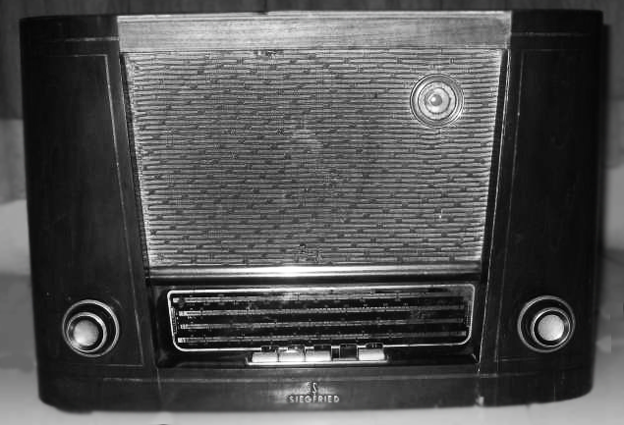 Sejarah masuknya radio ke Indonesia