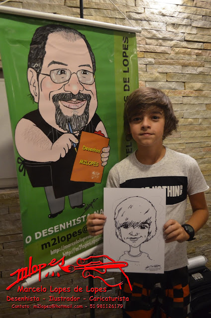 Caricaturista na festa com o Desenhista Marcelo Lopes de Lopes