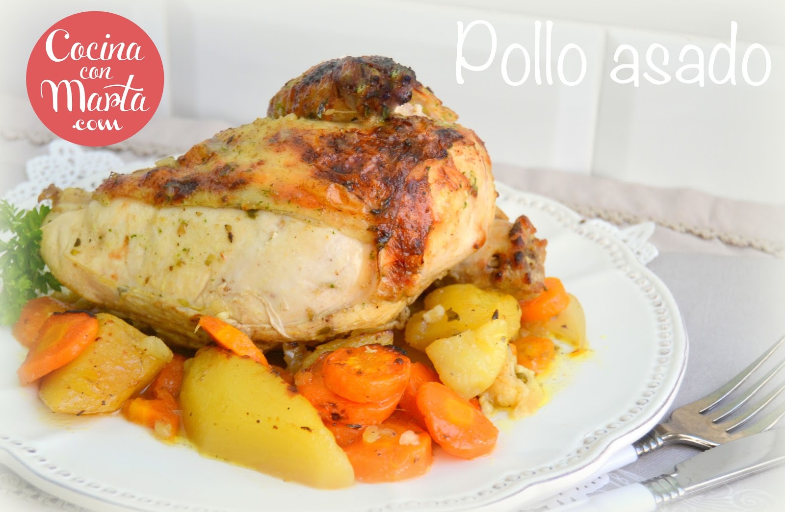 Receta casera de pollo asado en olla GM, con verduras, patatas y zanahorias. Fácil, rápido y sencillo.