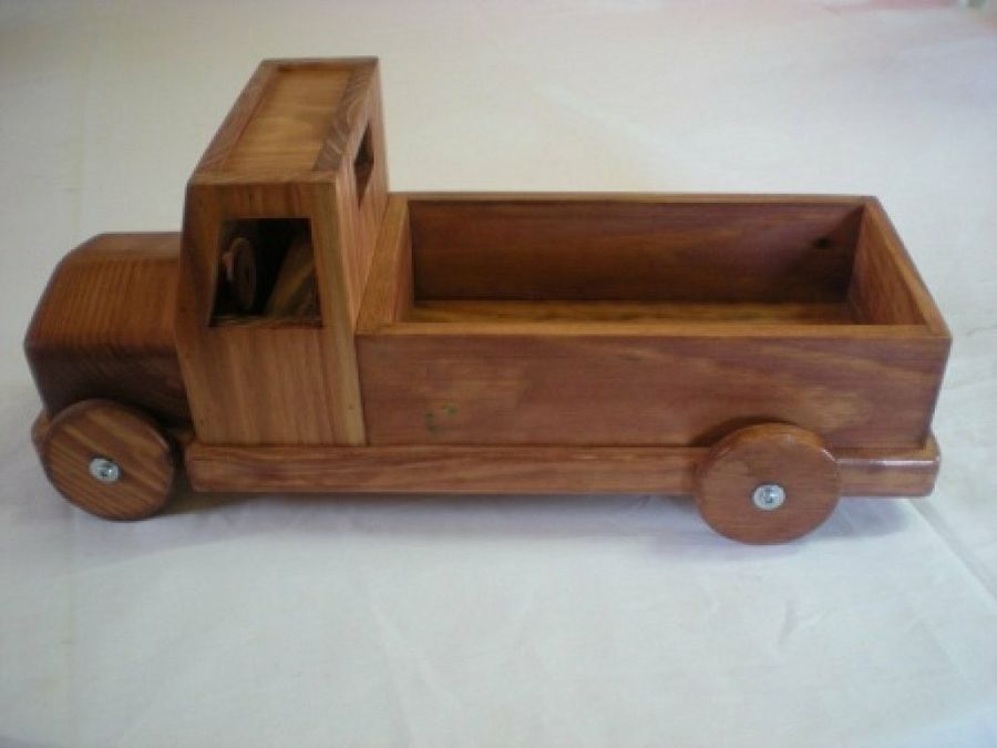 juguetes con madera reciclada