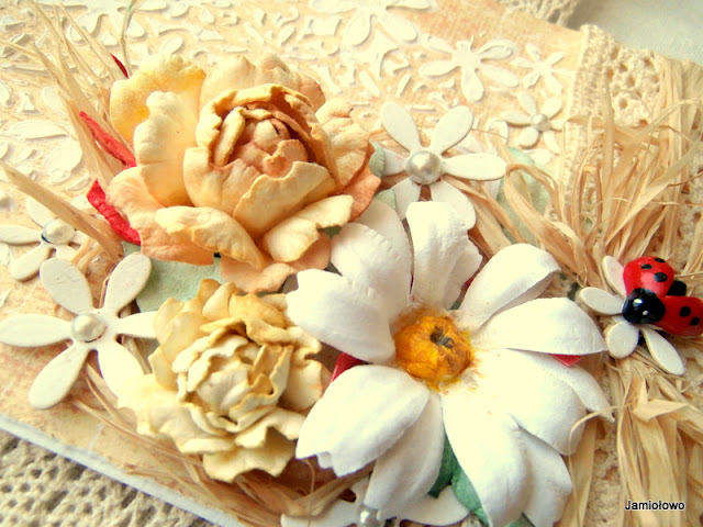 kwiaty ręcznie robione z papieru