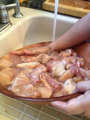 thoroughly-wash-the-chicken-pieces