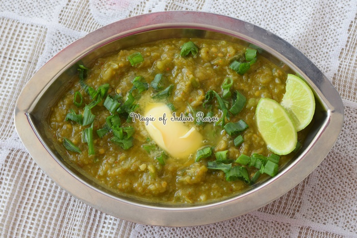 Hariyali Pav Bhaji - Green Pao Bhaji Recipe - हरियाली पाव भाजी रेसिपी - Priya R - Magic of Indian Rasoi