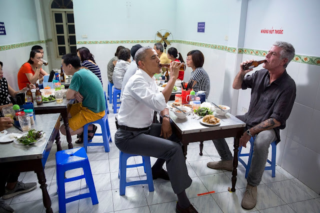 Ông Obama ăn bún chả tại Hà Nội trong lần ghé thắm Việt Nam hồi tháng 5