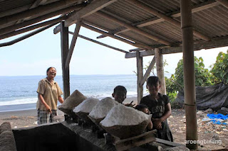 pembuatan garam tradisional yeh malet karangasem