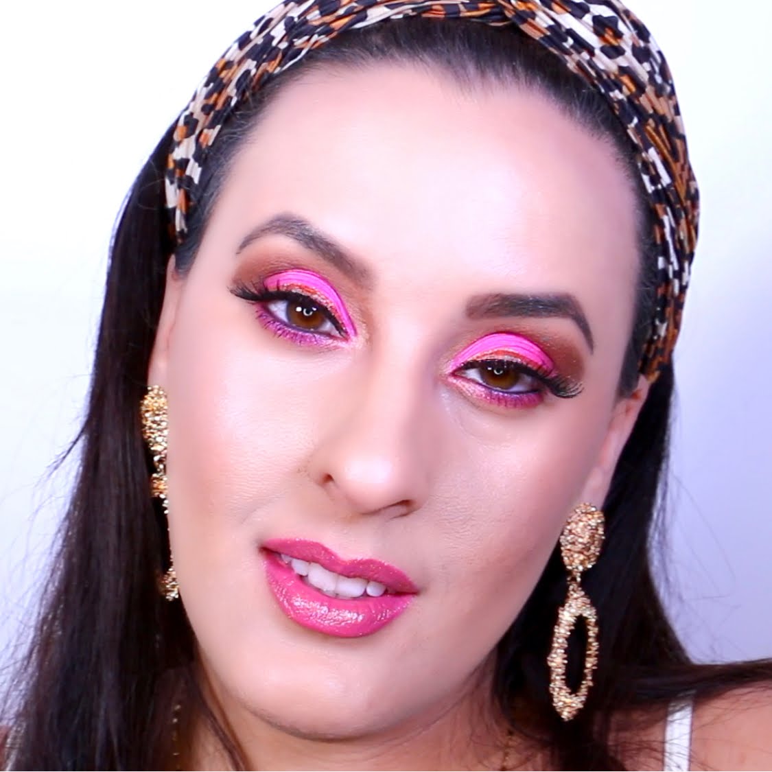 NEON Pink + Gold Makeup Vivi Brizuela Beauty Motherhood Lifestyle