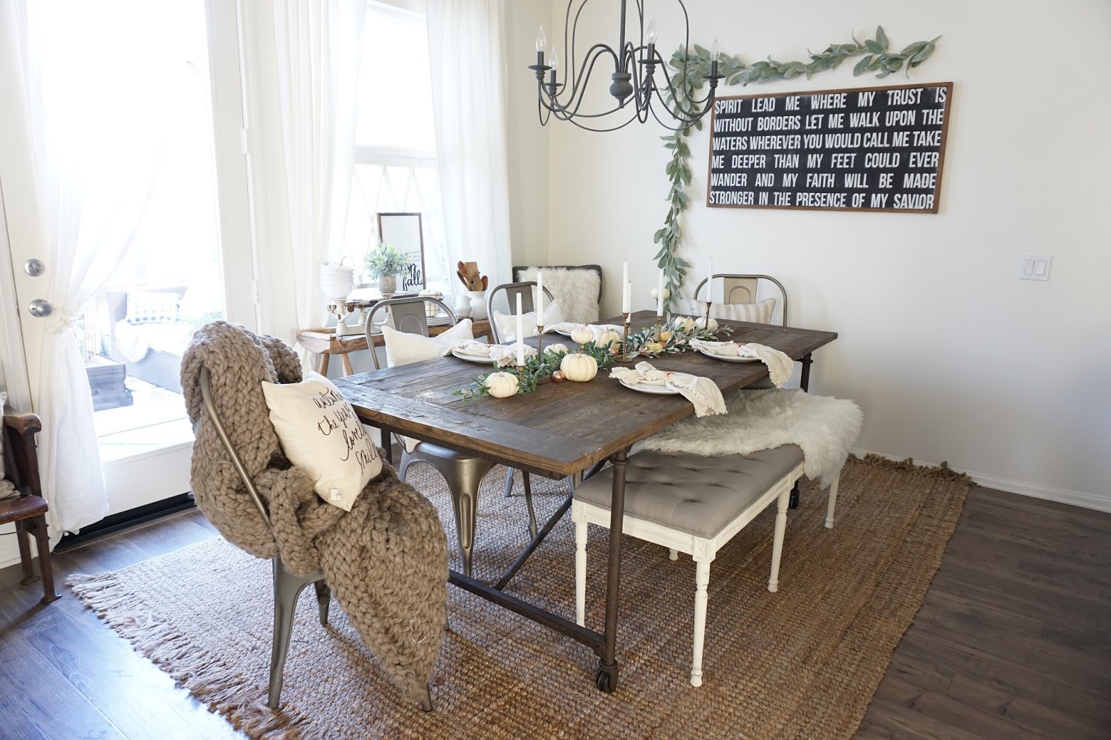 Simple Thanksgiving Table