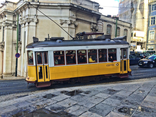 Lizbona na weekend - co zwiedzić, co zobaczyć, gdzie zjeść i co zrobić. Jeśli planujesz wyjazd do stolicy Portugalii, sprawdź 8 rzeczy, które podczas krótkiego pobytu po prostu musisz zobaczyć, zrobić i zwiedzić!