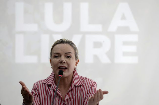 Presidente do PT diz que espera libertação de Lula da Silva ainda esta quarta-feira Presidente do PT diz que espera libertação de Lula da Silva ainda esta quarta-feira