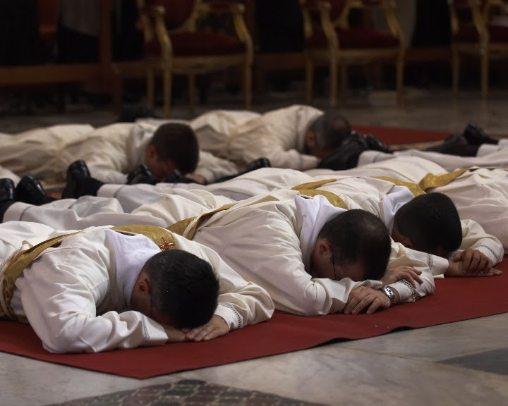 Vocazione francescana Diventare prete, diventare sacerdote. Vocazione francescana Diventare prete, diventare sacerdote.